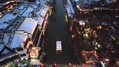 4K航拍南京夫子庙夜景冬季雪景南京雪景视频的预览图